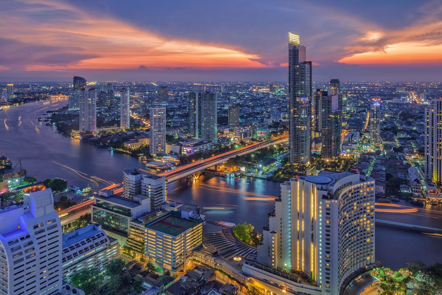 Why You Should Book A Bangkok Hotel Room Near The BTS Station