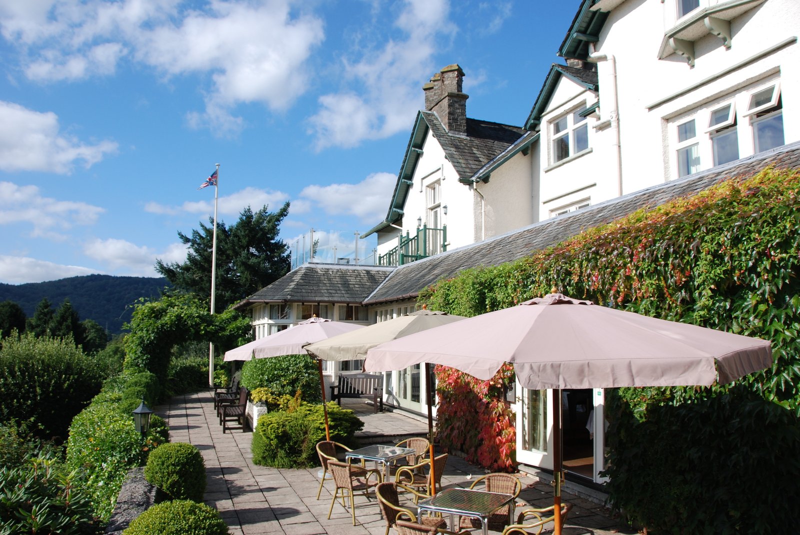 How To Hire The Top-Rated Hotels In Windermere Effortlessly?